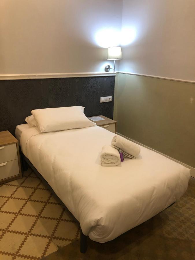 Hostal Medea Barcelona Luaran gambar