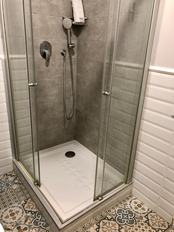 Hostal Medea Barcelona Luaran gambar