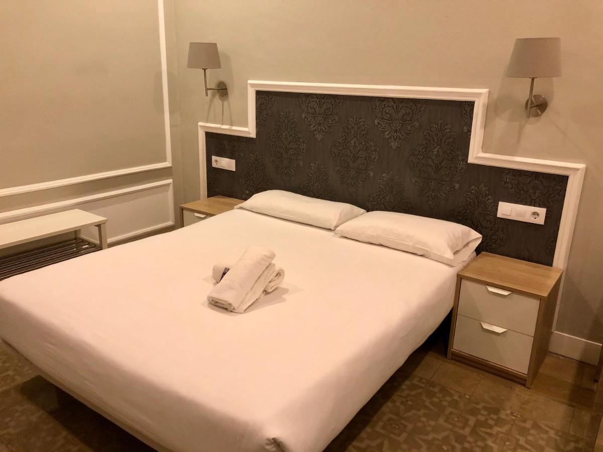 Hostal Medea Barcelona Luaran gambar