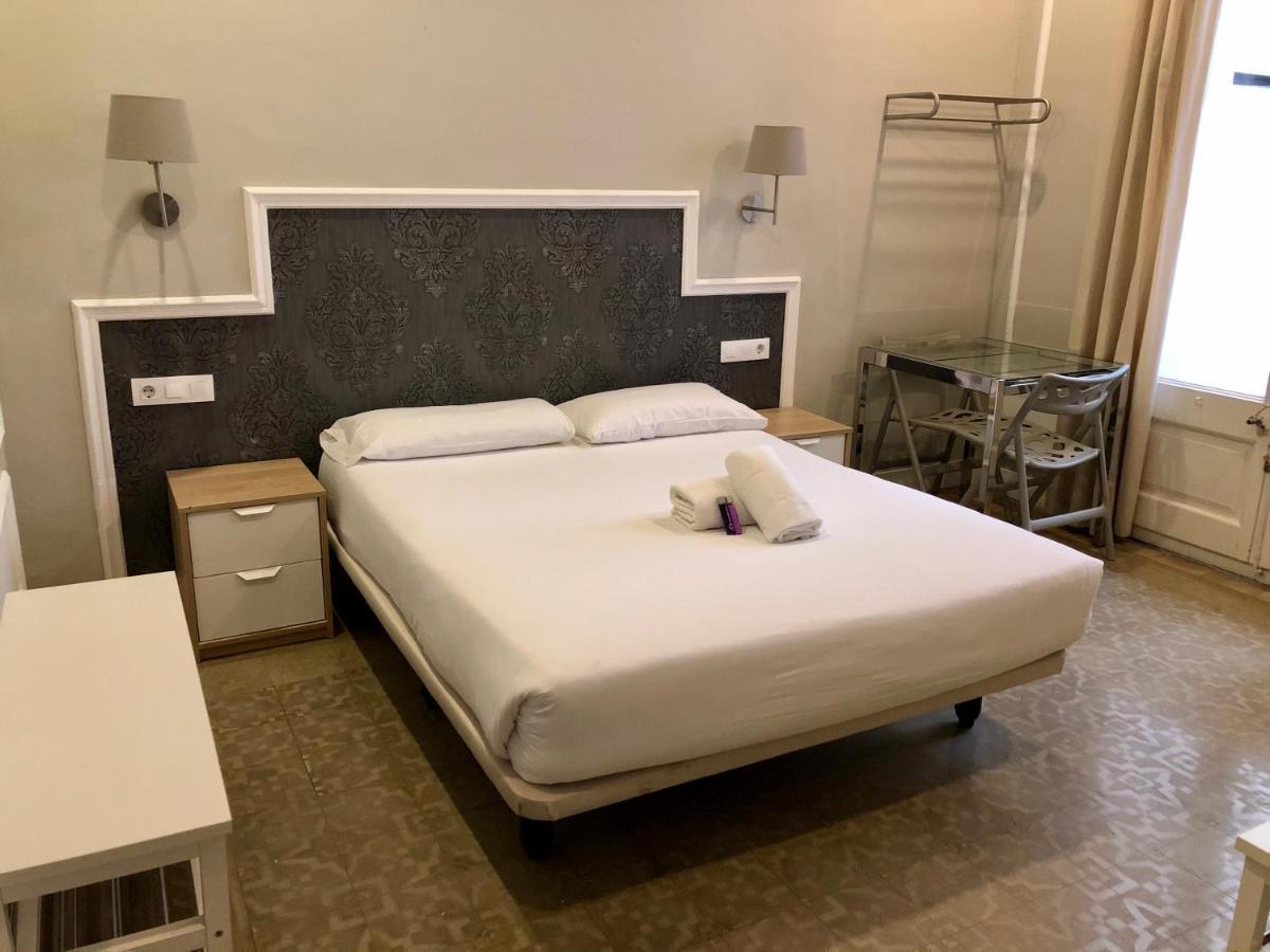 Hostal Medea Barcelona Luaran gambar