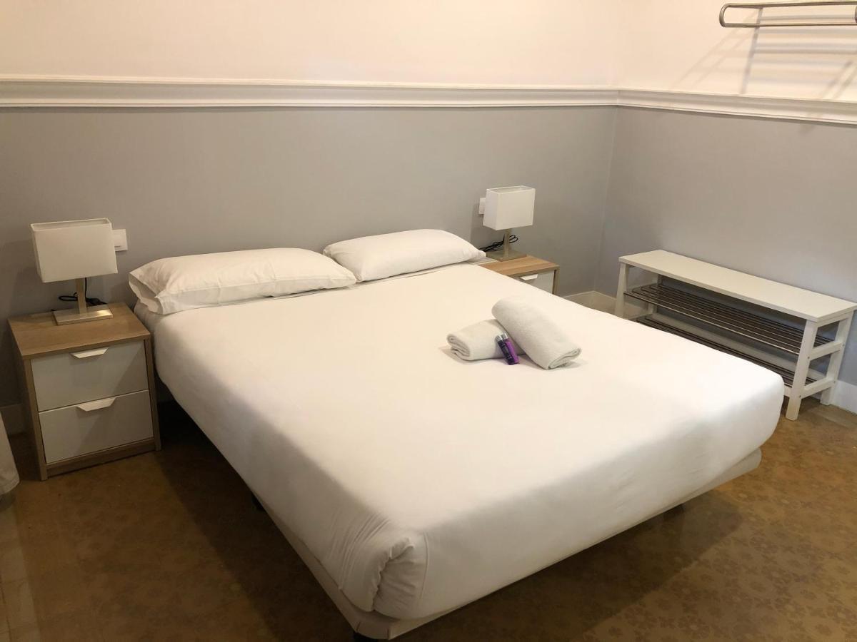 Hostal Medea Barcelona Luaran gambar